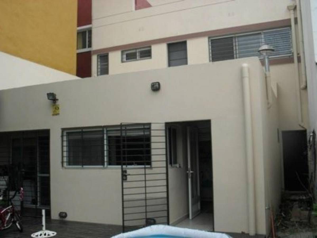 4 bedrooms House in Lanus, Argentina No. 3337