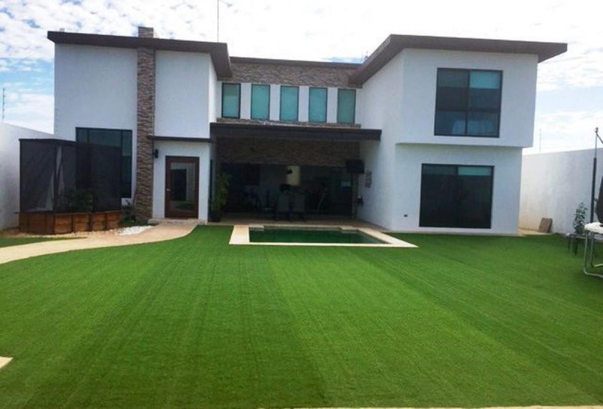 Casa de 4 dormitorios en Mérida, Mexico No. 26558