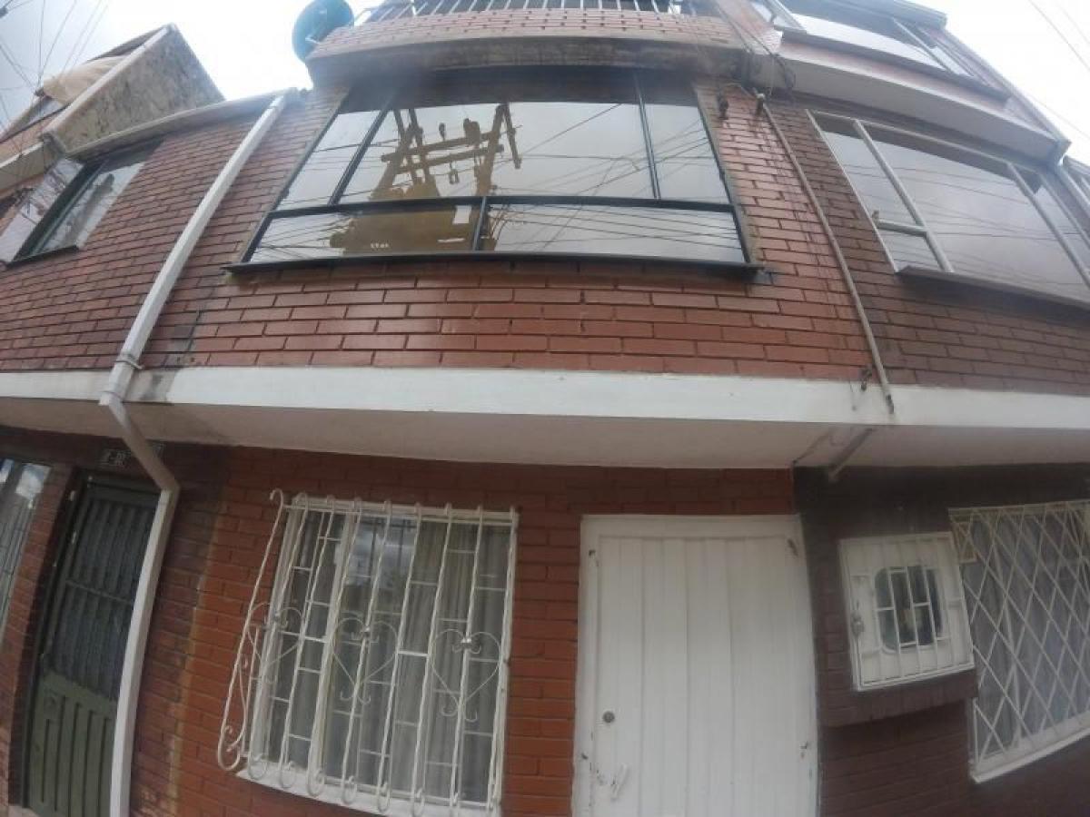 Дом с 3 спальнями в Богота, Колумбия № 10446