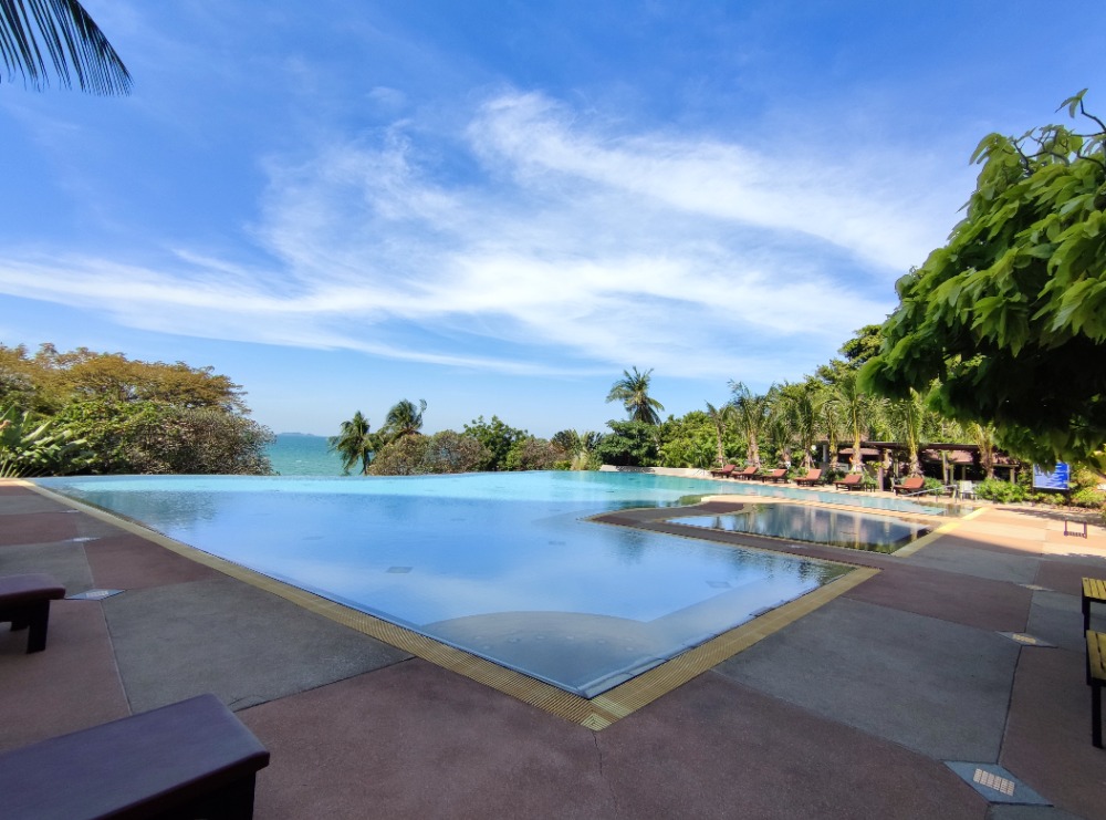 4 bedrooms Condo in Pattaya, Thailand No. 3985