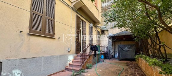 4 bedrooms Apartment in Genoa, Italy No. 317957 8