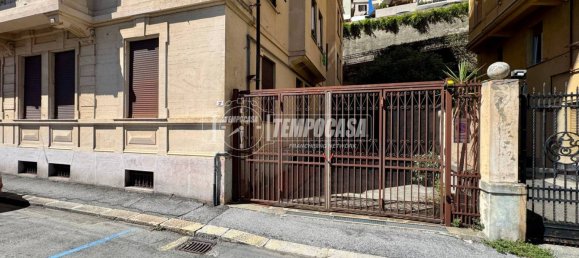 4 bedrooms Apartment in Genoa, Italy No. 317957 3