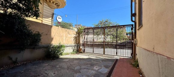 4 bedrooms Apartment in Genoa, Italy No. 317957 4