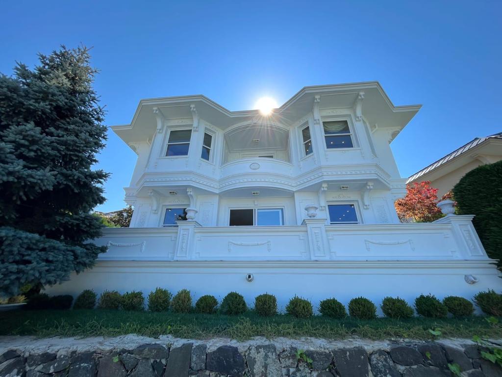 Apartment 8+1 in Istanbul, Turkey No. 16610