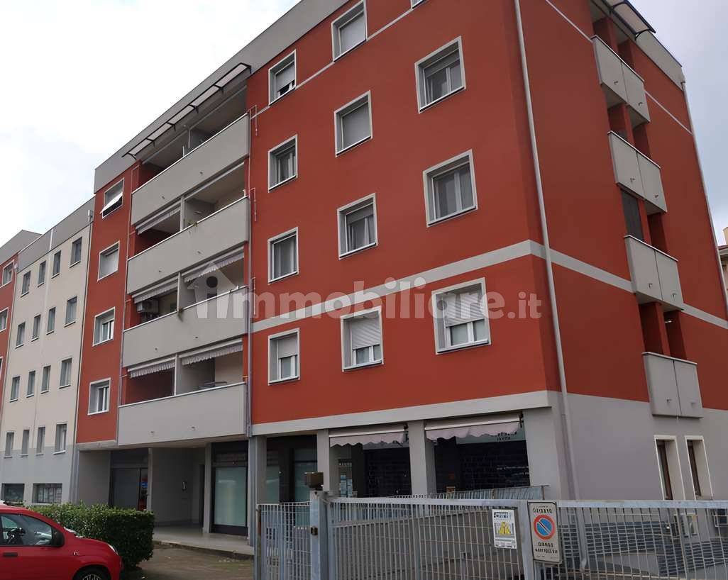 3غرفة شقة في Cesate, Italy رقم 286951