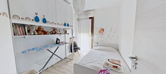 4 rooms Apartment in Bergamo, Italy No. 238965 3