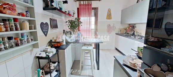 4 rooms Apartment in Bergamo, Italy No. 238965 5