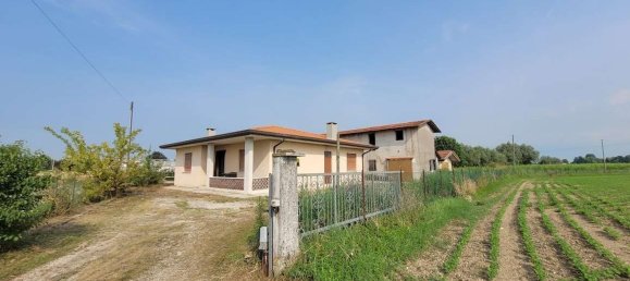 6 rooms Villa in Pordenone, Italy No. 90049 2