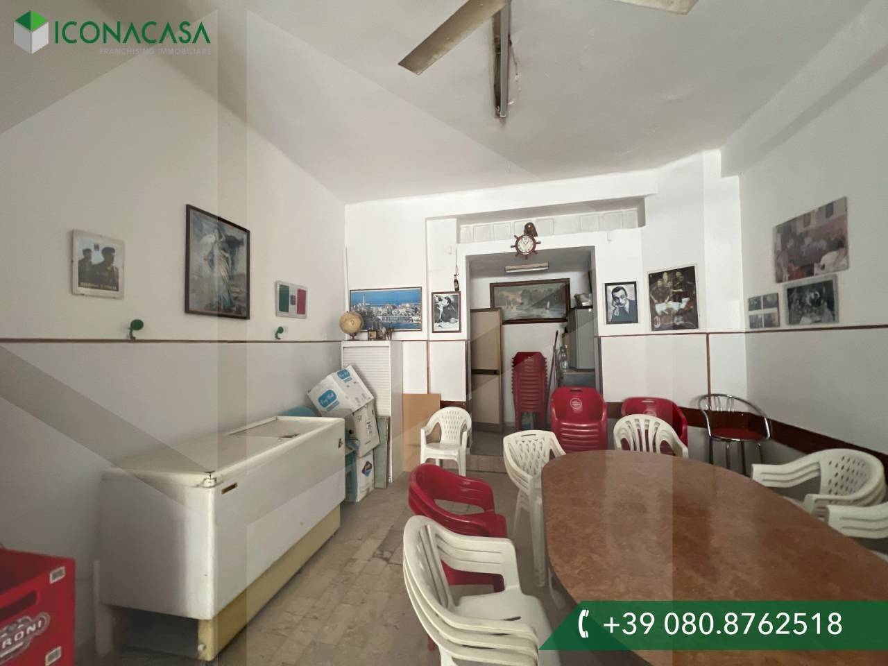 1 room Commercial property in Bari, Italy No. 329969