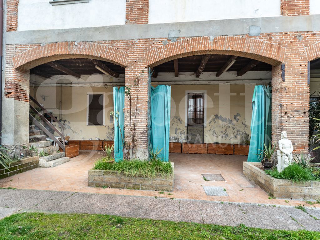 Casa de 3 dormitorios en Trezzo sull'Adda, Italy No. 214211