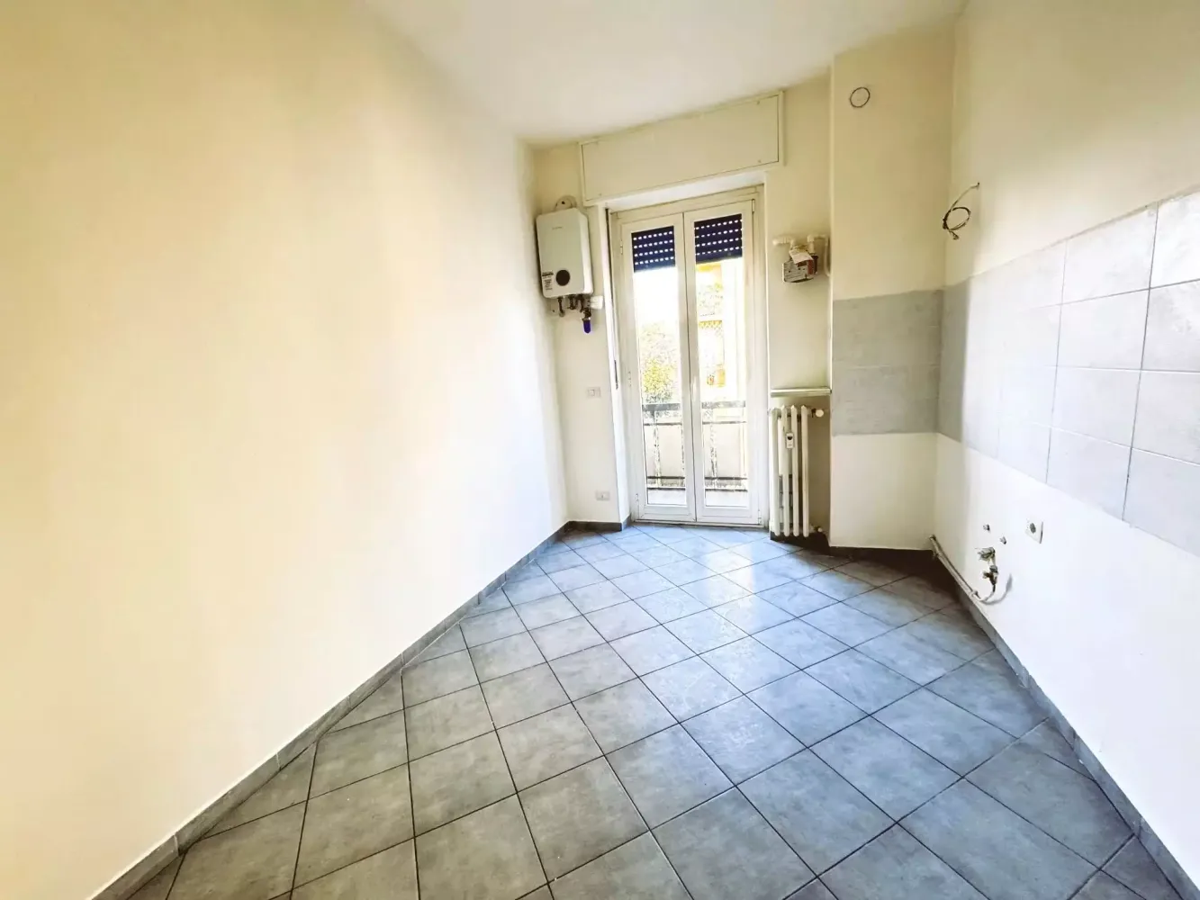 2 rooms Apartment in Milan, Italy No. 244454