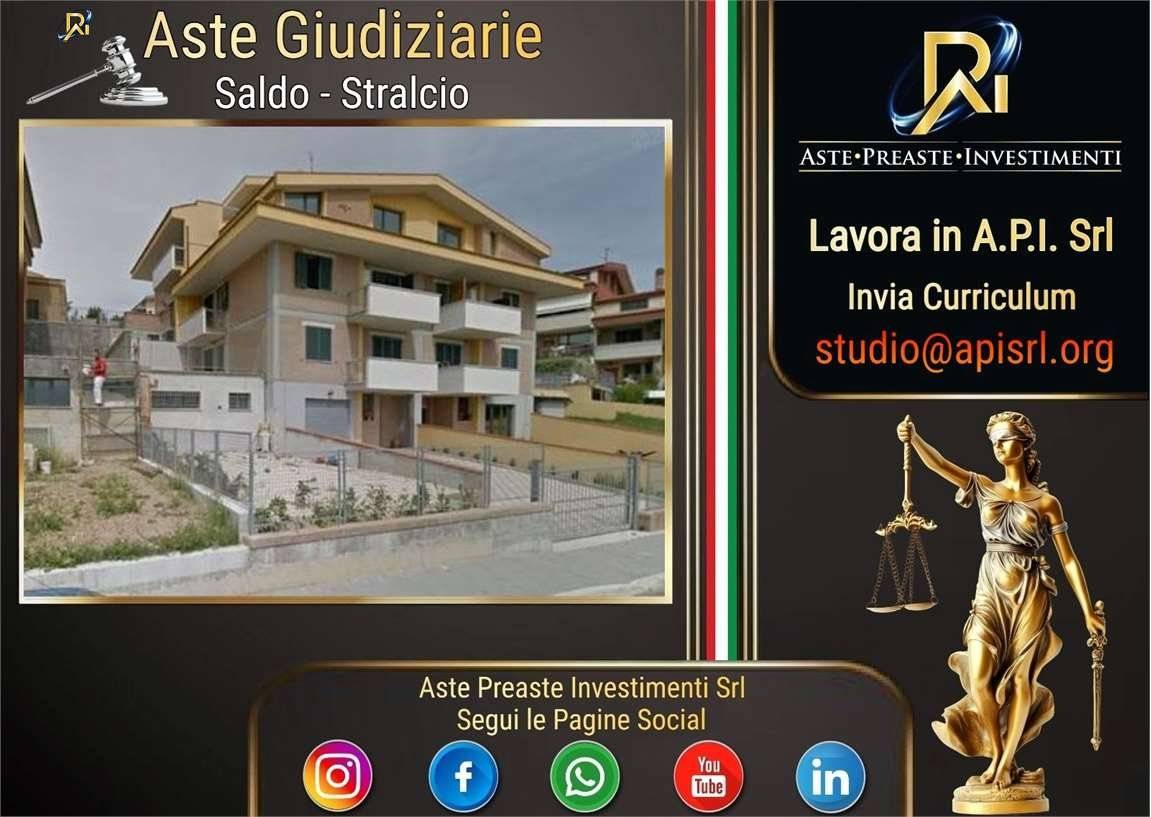 Apartamento T2 em Città Sant'Angelo, Italy N.º 271351