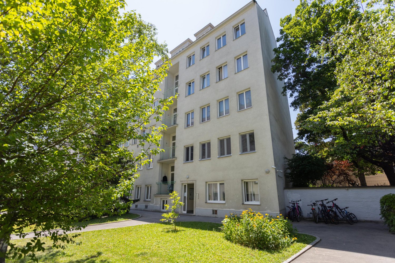 2 rooms Apartment in Simmering, Austria No. 129966