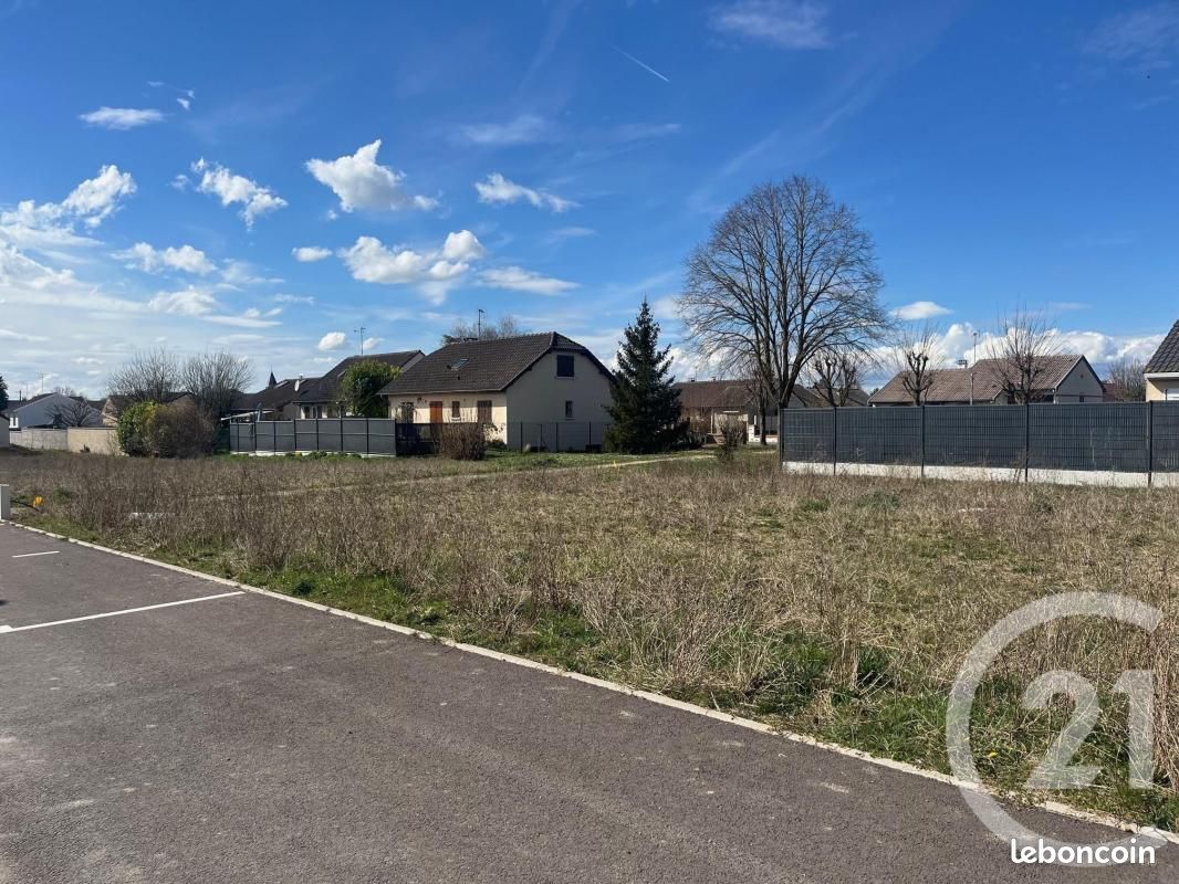  قطعة أرض في Sarry, France 383متر مربع رقم 94307