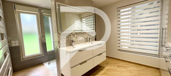 5 bedrooms House in La Vendue-Mignot, France No. 64677 6