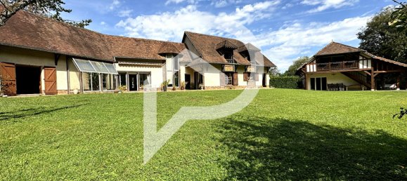 5 bedrooms House in La Vendue-Mignot, France No. 64677 3