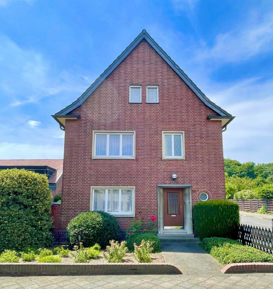 Casa de 7 habitaciónes en Viersen, Germany No. 278386