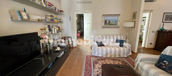 2 bedrooms Apartment in Florence, Italy No. 337589 7