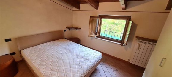 2-salle Appartement à Perugia, Italy No. 7962 17