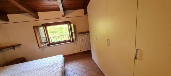 2-salle Appartement à Perugia, Italy No. 7962 18