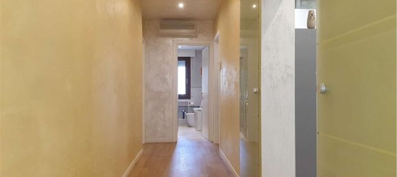 3 bedrooms Apartment in Venice, Italy No. 321203 2