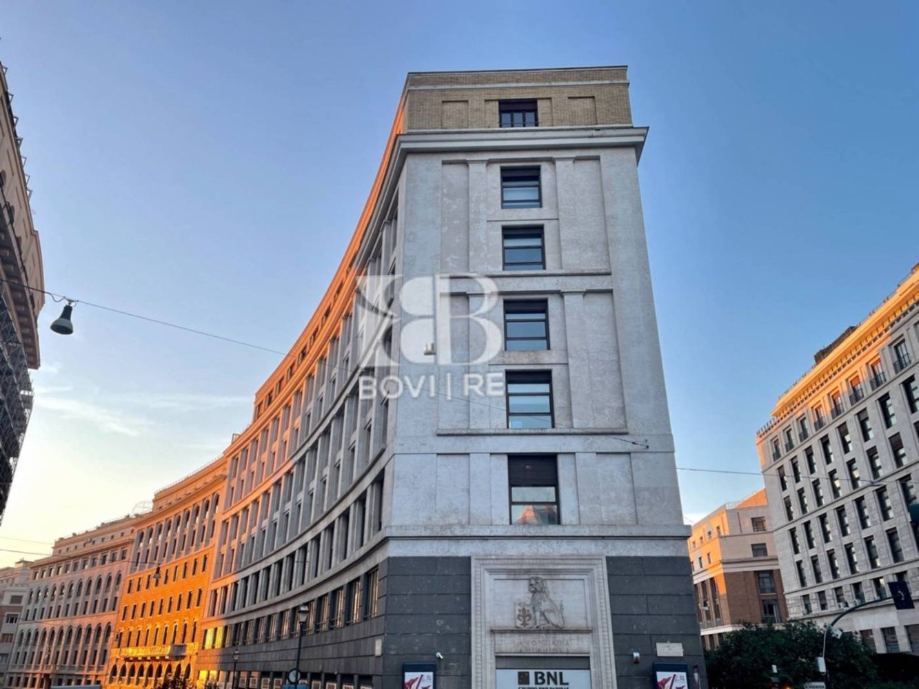 4 rooms Commercial property in Rome, Italy No. 395795