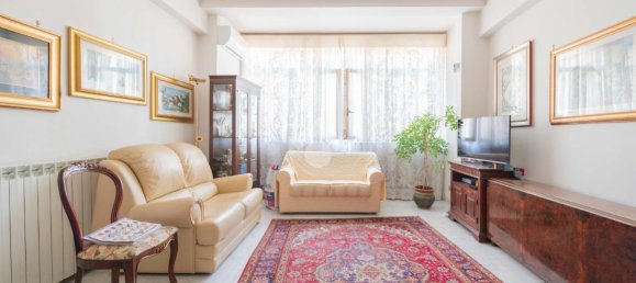 Квартира с 3 комнатами в Рим, Италия № 151604 5