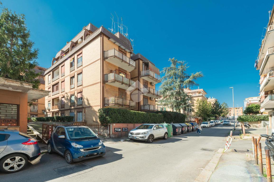 Квартира с 3 комнатами в Рим, Италия № 151604