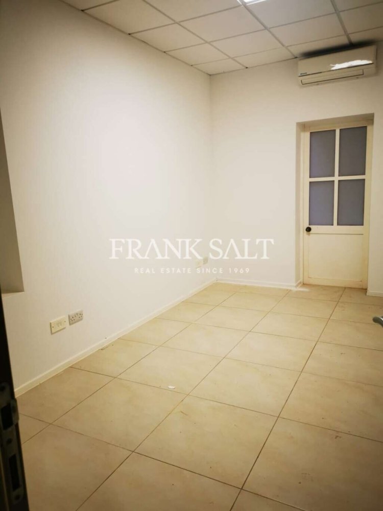 Oficina en Valletta, Malta 116 m² No. 12432