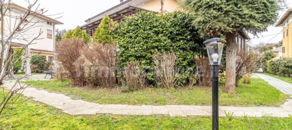 Villa de 4 dormitorios en Valdengo, Italy No. 170671 2