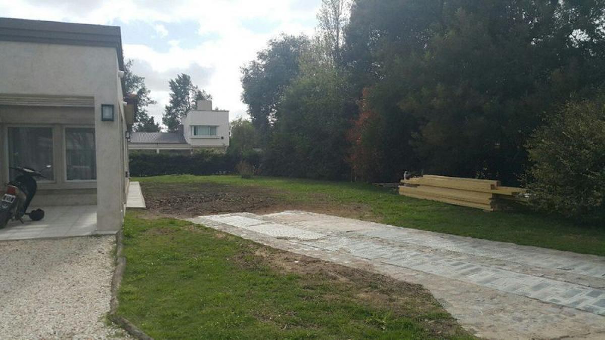  Land in Chascomus, Argentina No. 34779