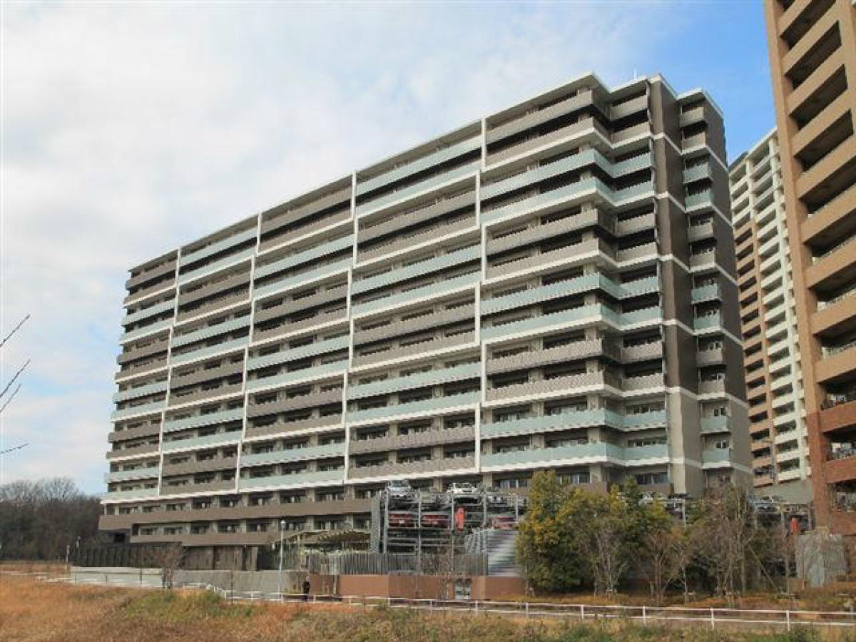 Квартира с 4 спальнями в Ибараки, Япония № 2013