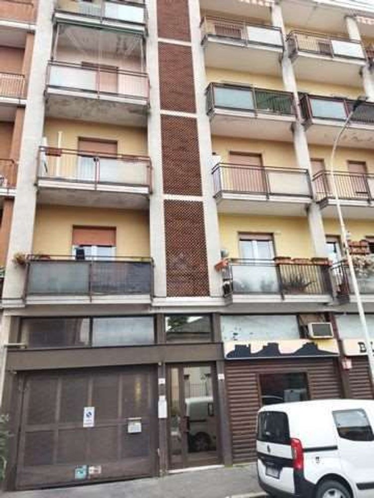 4 rooms Apartment in Legnano, Italy No. 10002