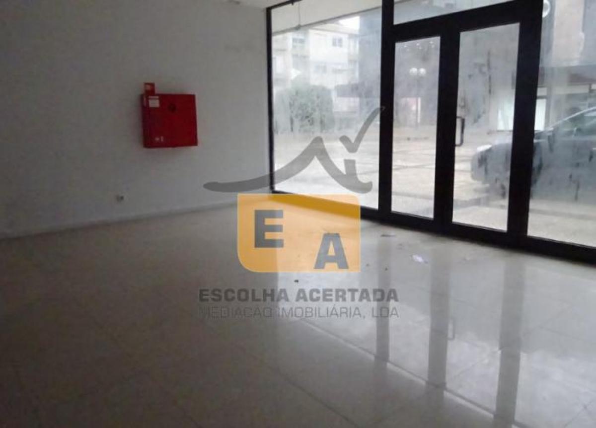 Laden in Porto, Portugal 702m², Nr. 8088