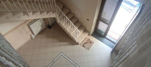 Dúplex de 3 habitaciónes en Lusciano, Italy No. 30945 4