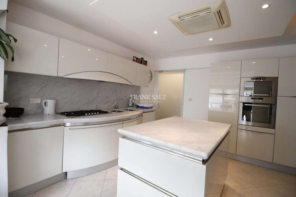 Apartamento de 3 dormitorios en Saint Julian's, Malta No. 8678