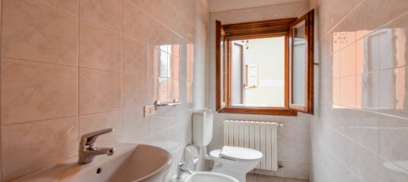 3 Schlafzimmer Wohnung in Modena, Italy, Nr. 106646 10