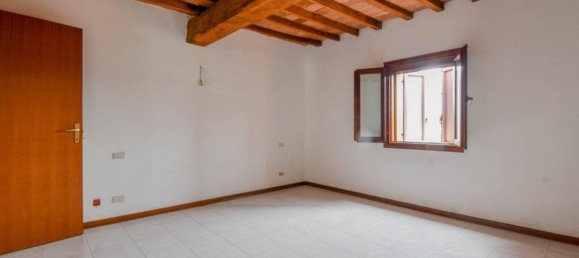 3 Schlafzimmer Wohnung in Modena, Italy, Nr. 106646 9