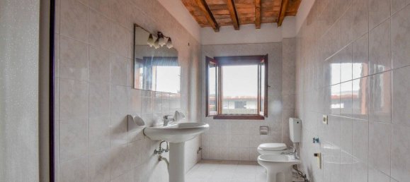 3 Schlafzimmer Wohnung in Modena, Italy, Nr. 106646 7