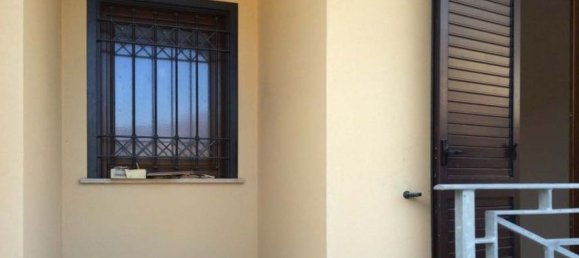 2-salle Appartement à Lariano, Italy No. 105755 3