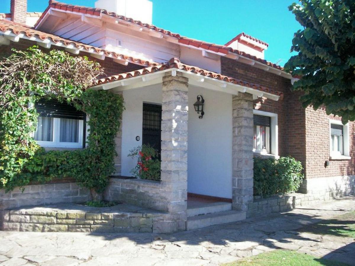 4 bedrooms House in Mar del Plata, Argentina No. 71146