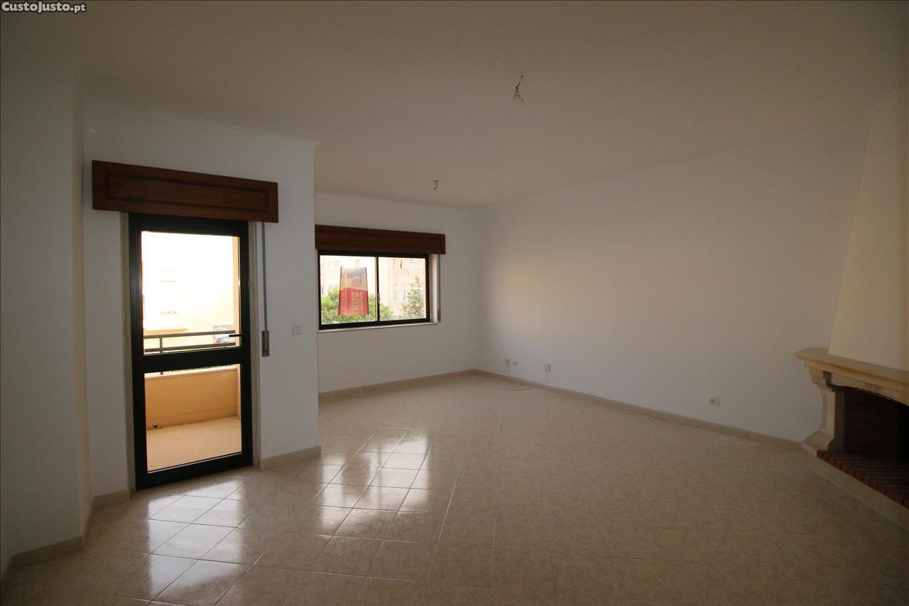 Apartamento de 4 dormitorios en Santarem, Portugal No. 238862