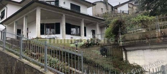 5 bedrooms Villa in Tornolo, Italy No. 288698 2
