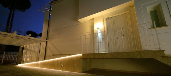 3 bedrooms Villa in Camaiore, Italy No. 223263 4