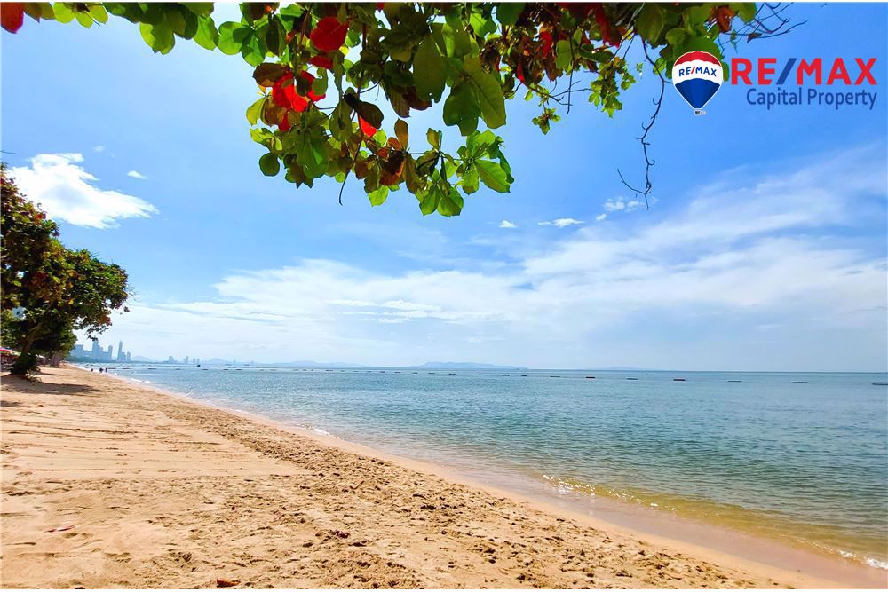 5 bedrooms Bungalow in Pattaya, Thailand No. 5121