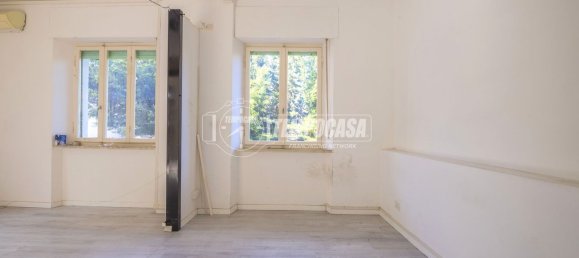 Склад 44м² в Мачерата, Италия № 264894 22