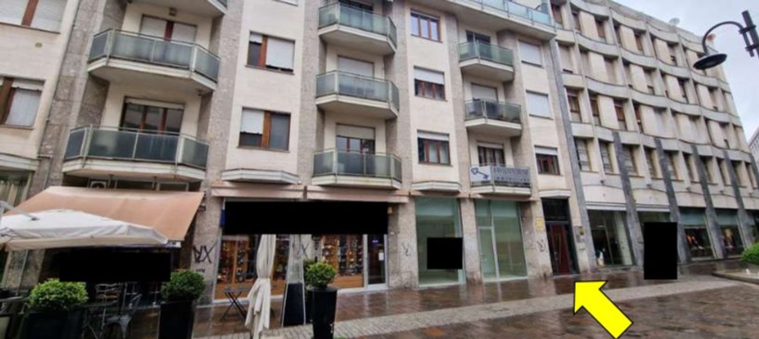 5 rooms Apartment in Busto Arsizio, Italy No. 12945