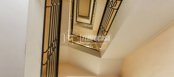 2 bedrooms Apartment in Turin, Italy No. 139756 3