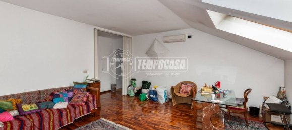 2 bedrooms Apartment in Turin, Italy No. 139756 8