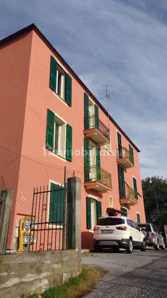 Apartamento de 2 dormitorios en Savona, Italy No. 70726